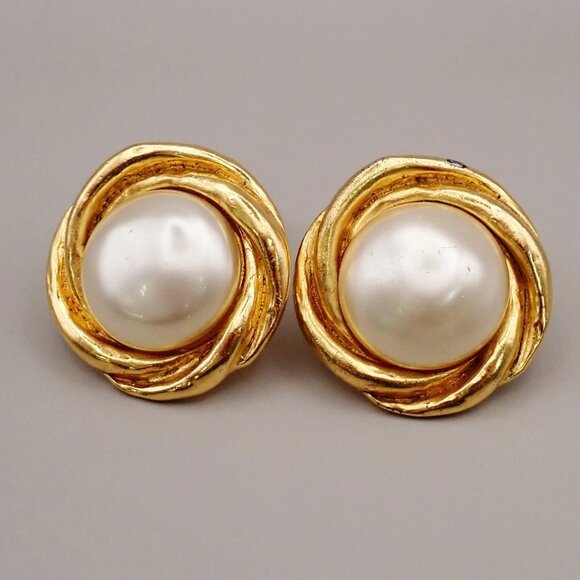 CHANEL Logo Imitation Pearl Round Button Earrings Clip-On GHW Vintage 31KA620 - Picture 1 of 15